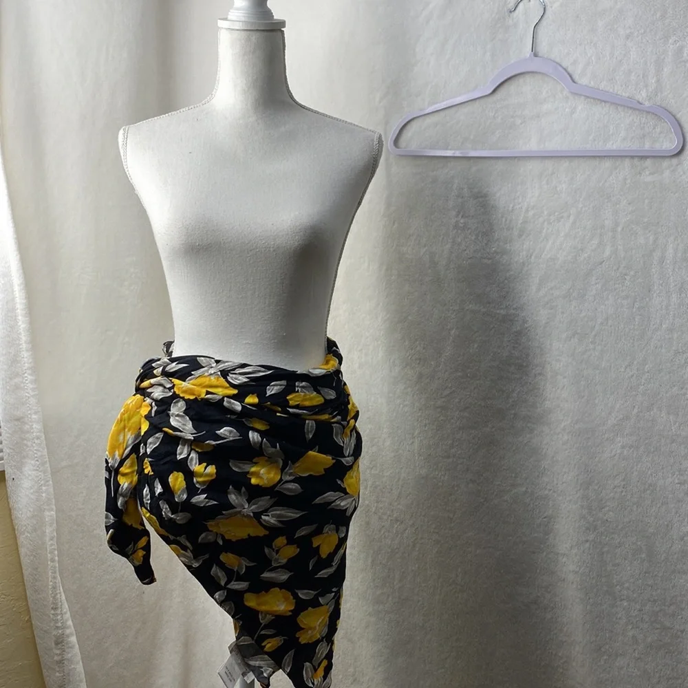 Multi function large scarf - Picture 3 of 4